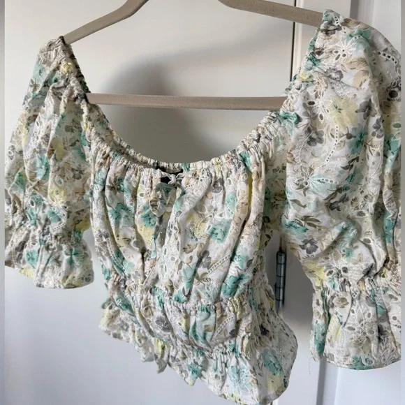 MinkPink Floral Puff Sleeve Top - Picture 2 of 4